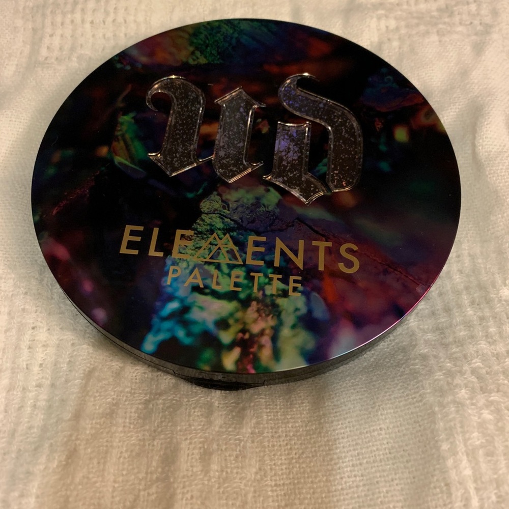Urban Decay elements eyeshadow palette